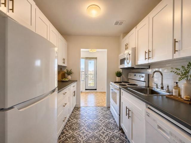 For Lease 28 Upper Canada Drive Unit# 403, Toronto, Ontario