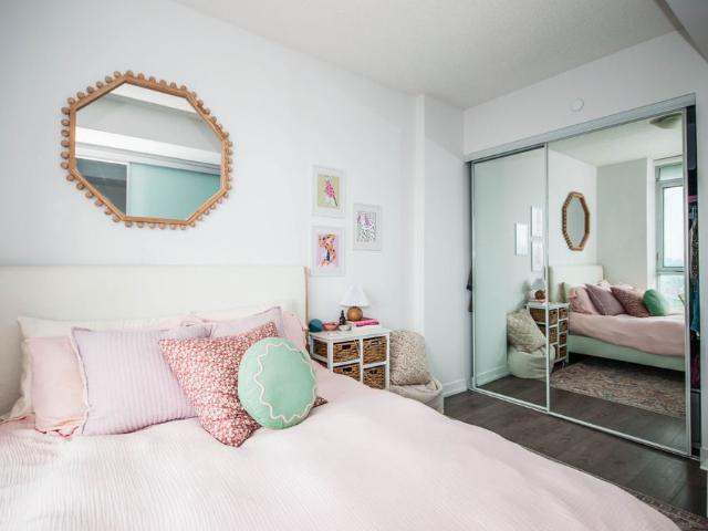 For Lease 297 College Street Unit# 1211, Toronto, Ontario