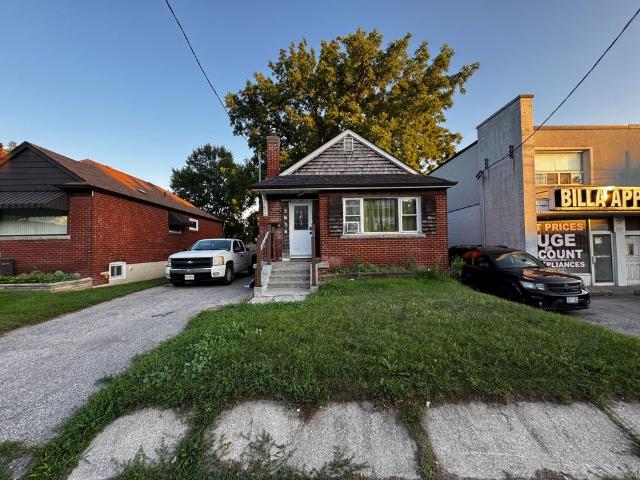 For Lease 2935 St Clair Avenue, Toronto, Ontario