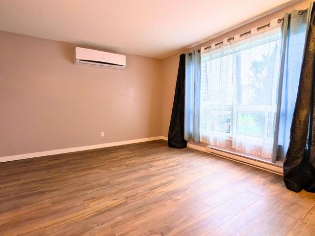 For Lease 29 Woodvale Green Drive Unit# B, South of Baseline to Knoxdale, Ontario