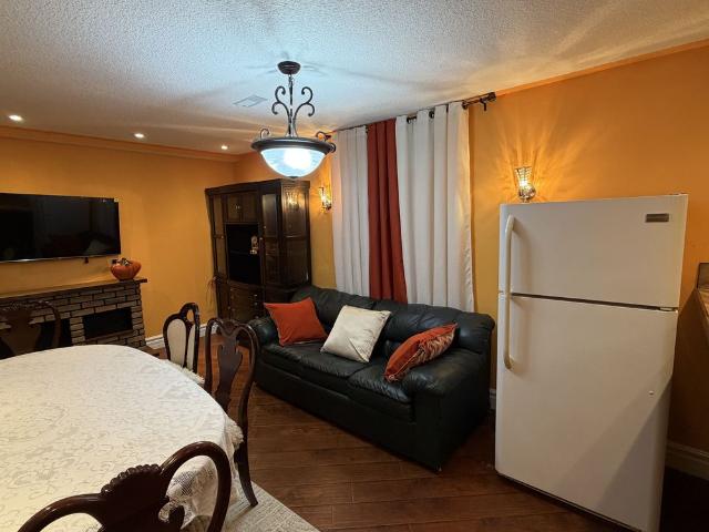 For Lease 2 PINERIDGE Drive, Hamilton, Ontario