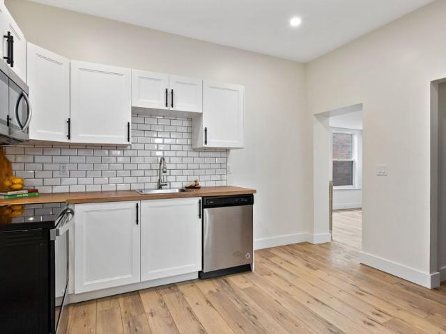 For Lease 304 Lincoln Road Unit# Unit 3, Windsor, Ontario