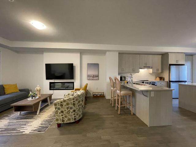 For Lease 3095 Travertine Drive, Oakville, Ontario