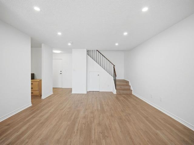 For Lease 3025 The Credit Woodlands Drive Unit# 314, Mississauga, Ontario