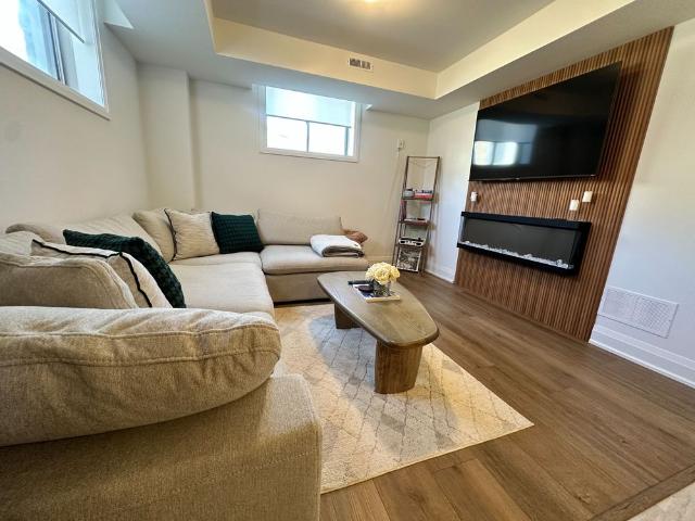 For Lease 30 Barnyard Trail Unit# lower, Barrie, Ontario