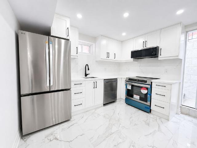 For Lease 30 Blazing Star Street Unit# B, East Gwillimbury, Ontario