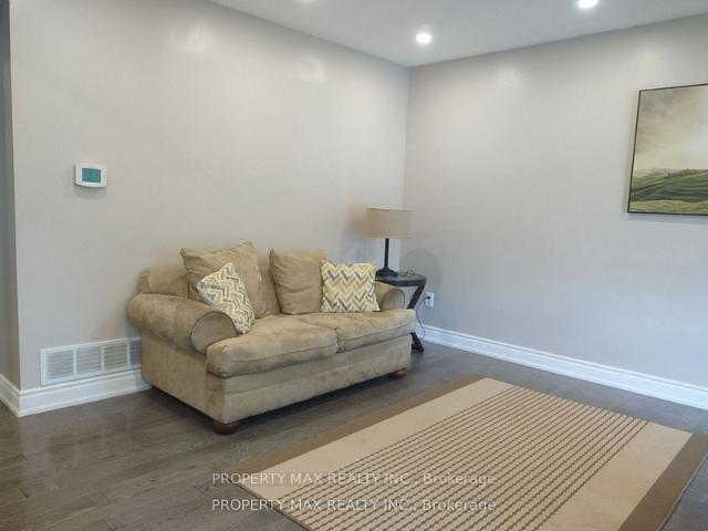For Lease 30 Glenabbey Drive Unit# upper 3 level, Clarington, Ontario