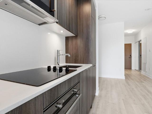 For Lease 30 Inn On The Park Drive Unit# 206, Toronto, Ontario