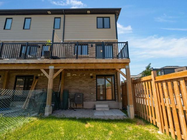 For Lease 30 Pumpkin Corner Crescent, Barrie, Ontario