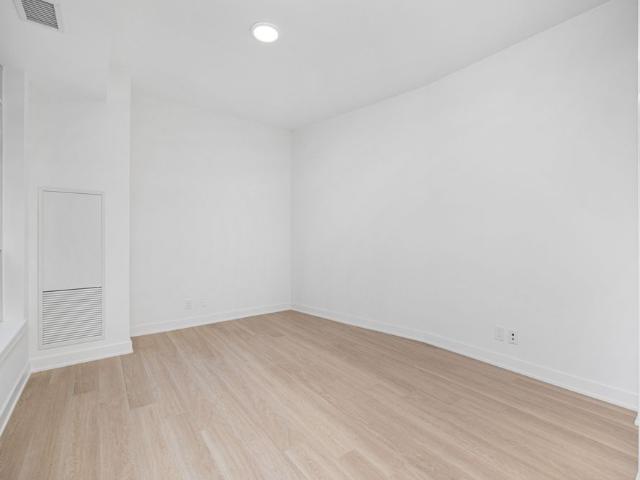 For Lease 30 Upper Mall Way Unit# A620, Vaughan, Ontario