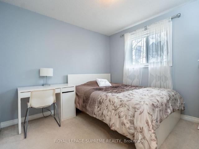 For Lease 31 1/2 Thorold Road, Welland, Ontario
