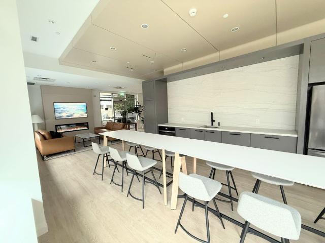For Lease 3250 Carding Mill Trail Unit# 425, Oakville, Ontario