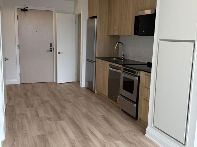 For Lease 3250 Carding Mill Trail Unit# 305, Oakville, Ontario