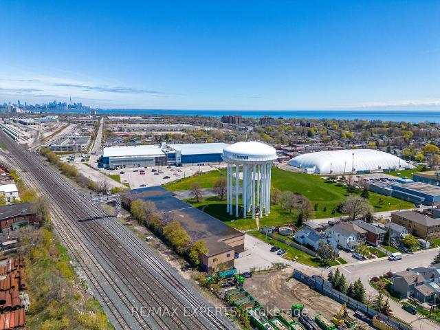 For Lease 3261A Lakeshore Boulevard Unit# 101, Toronto, Ontario