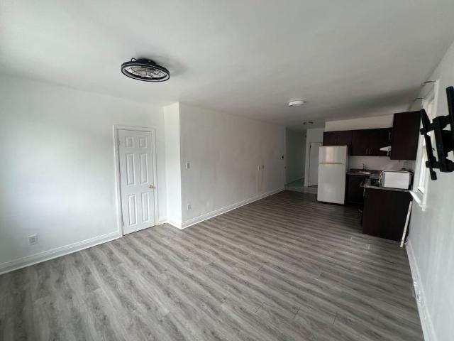 For Lease 3210 Lake Shore Boulevard Unit# 2, Toronto, Ontario
