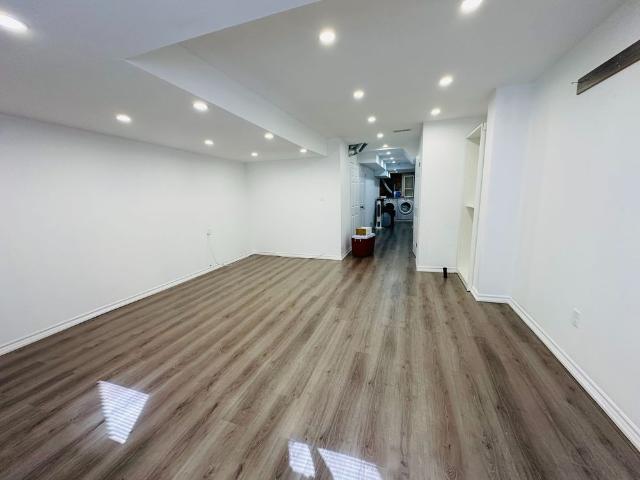 For Lease 32 Capreol Avenue, Aurora, Ontario