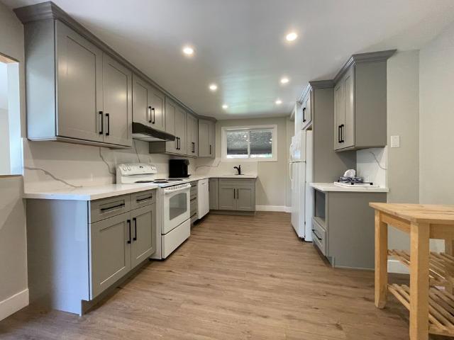For Lease 32 Jasper Drive, Aurora, Ontario