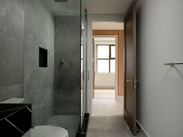 For Lease 32 Rowanwood Avenue Unit# Fourth Level, Toronto, Ontario