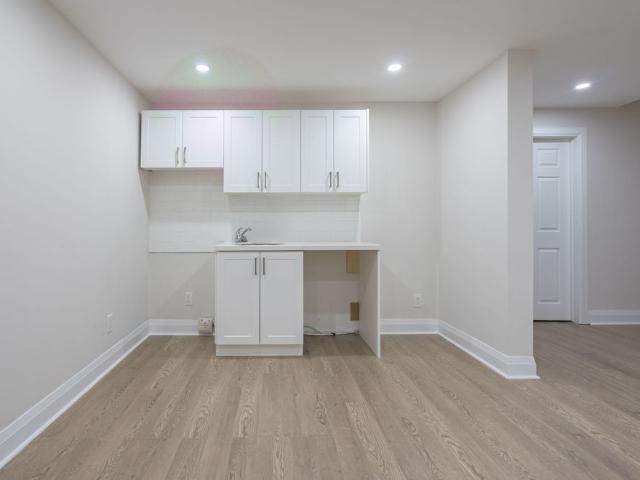 For Lease 32 Rosenfeld Drive, Barrie, Ontario