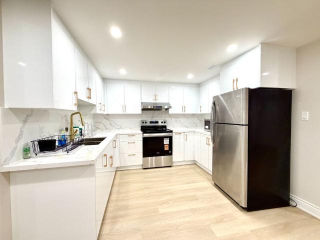 For Lease 3380 Tudor Gate, Mississauga, Ontario