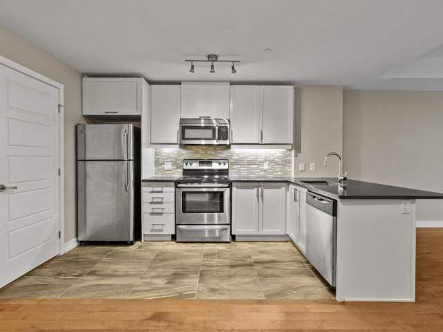 For Lease 330 Titan Private Unit# 1006, Cityview Parkwoods Hills Rideau Shore, Ontario