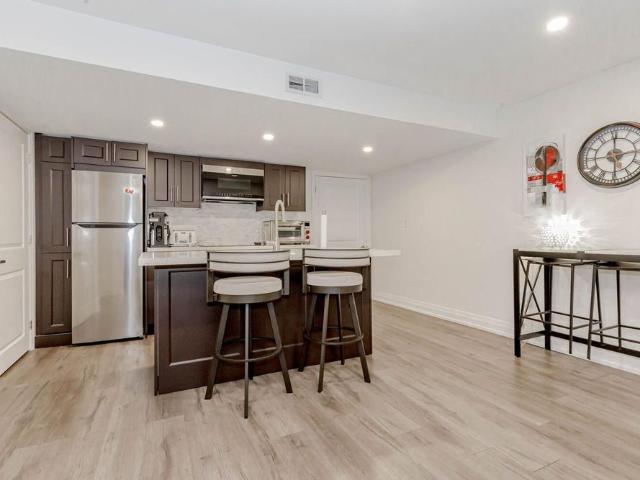For Lease 3321 Mintwood Circle, Oakville, Ontario