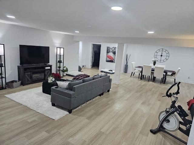 For Lease 33 Country Heights Drive, Richmond Hill, Ontario