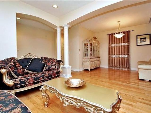 For Lease 33 GOLDEN OAK Avenue, Richmond Hill, Ontario