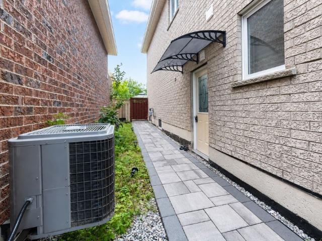 For Lease 33 Deerwood Crescent, Richmond Hill, Ontario