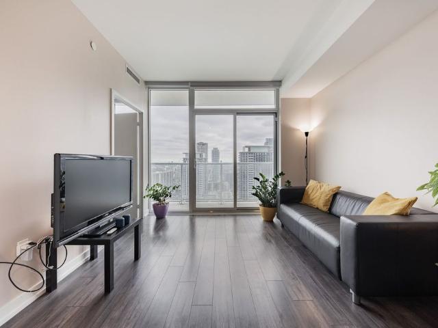 For Lease 33 Helendale Avenue Unit# 2105, Toronto, Ontario