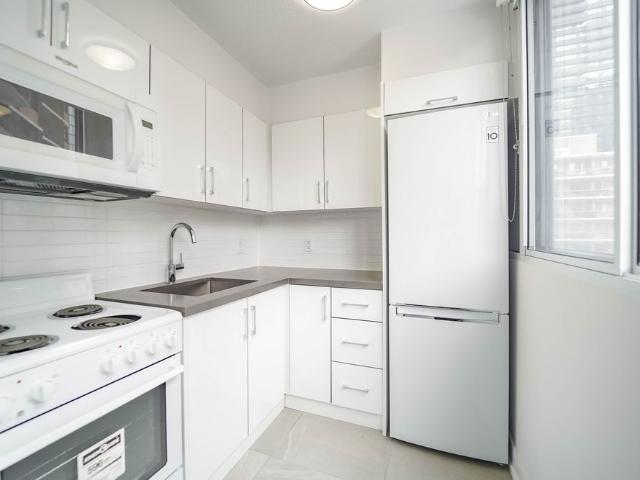 For Lease 33 Isabella Street Unit# 2405, Toronto, Ontario