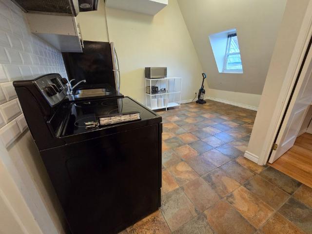 For Lease 34 Ross Street Unit# 3C, Toronto, Ontario