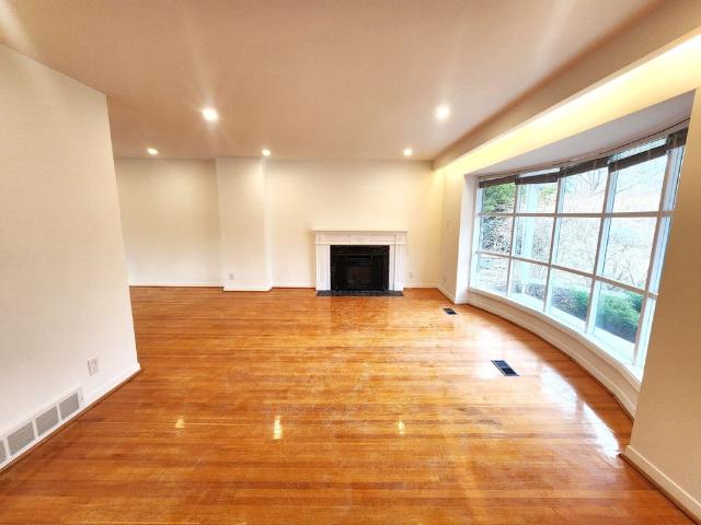 For Lease 35 Shippigan Crescent, Toronto, Ontario