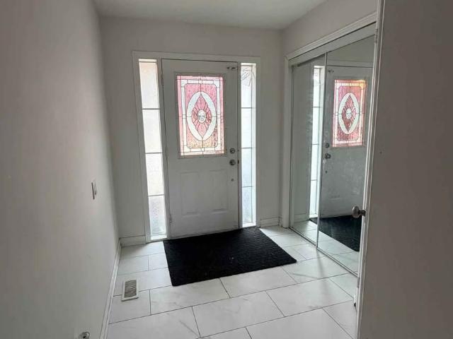 For Lease 35 View Green Crescent Unit# G, Toronto, Ontario