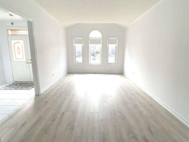 For Lease 365 Meegan Court, Newmarket, Ontario