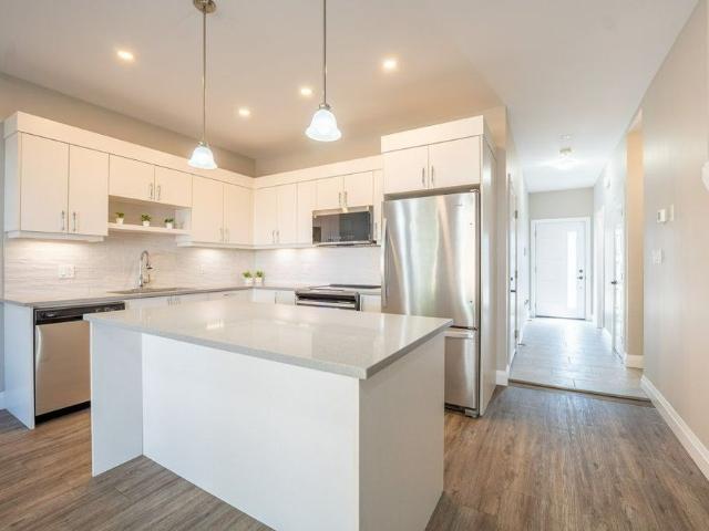 For Lease 360 QUARTER TOWN Line Unit# 605, Tillsonburg, Ontario