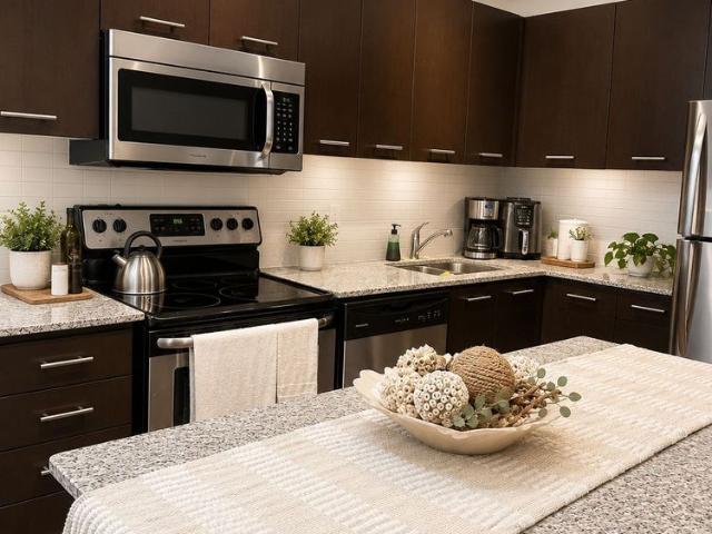 For Lease 360 Square One Drive Unit# 909, Mississauga, Ontario