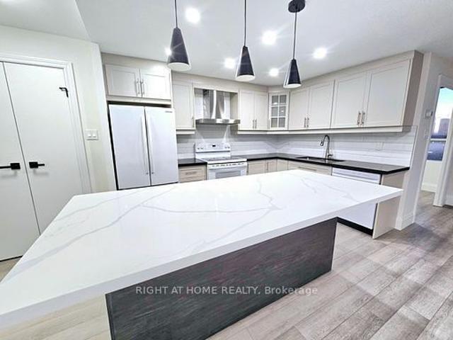 For Lease 3700 Kaneff Crescent Unit# SPH8, Mississauga, Ontario