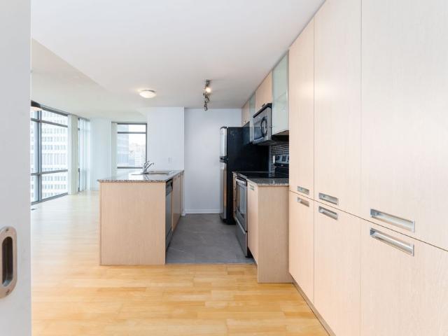 For Lease 37 Grosvenor Street Unit# 1603, Toronto, Ontario