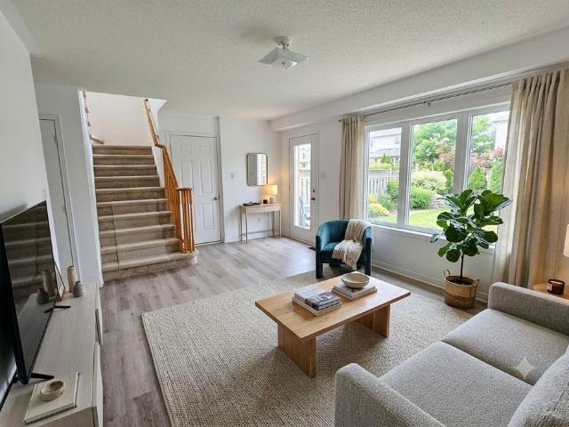 For Lease 384 Flagstone Way, Newmarket, Ontario