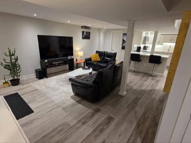 For Lease 385 Erin Trail Unit# Basement, Newmarket, Ontario