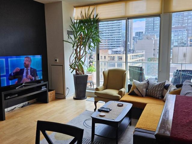 For Lease 388 Richmond Street Unit# 910, Toronto, Ontario