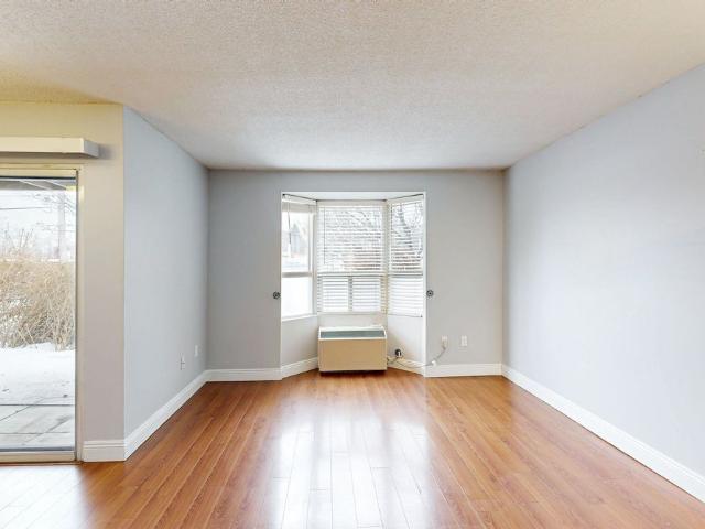 For Lease 3835 Lake Shore Boulevard Unit# 104, Toronto, Ontario