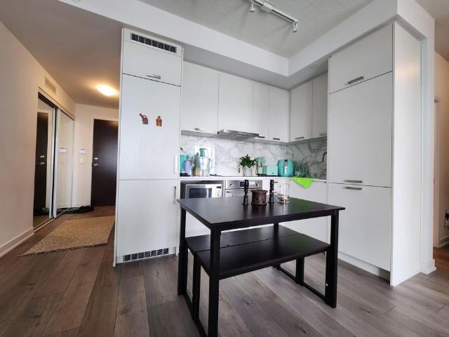 For Lease 38 Honeycrisp Crescent Unit# 906, Vaughan, Ontario