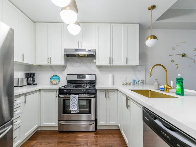 For Lease 38 Southshore Crescent, Hamilton, Ontario