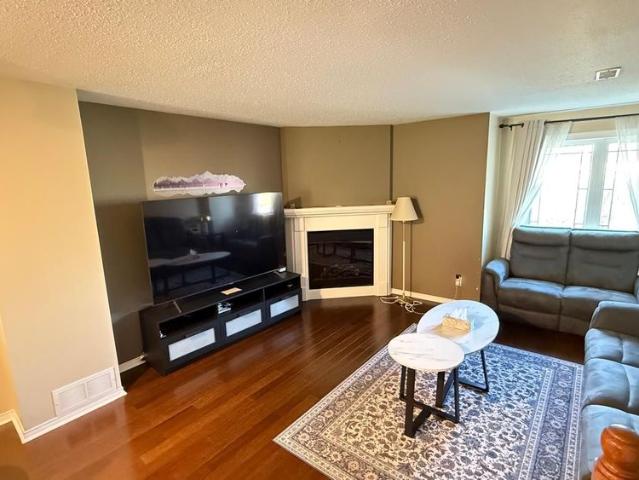 For Lease 390 CROWNRIDGE Drive, Kanata, Ontario