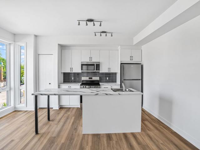 For Lease 391 DIEPPE Street Unit# 04, Vanier and Kingsview Park, Ontario
