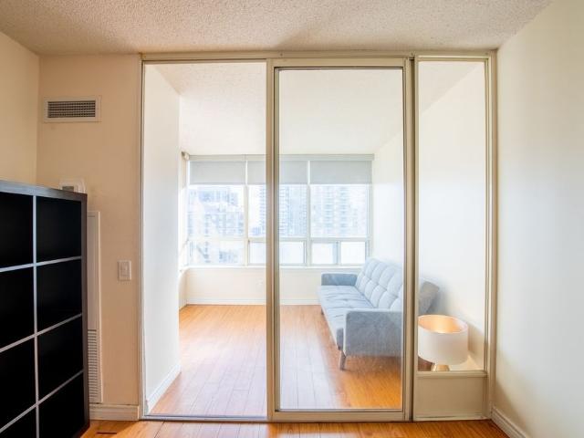 For Lease 7 Bishop Avenue Unit# 1604, Toronto, Ontario
