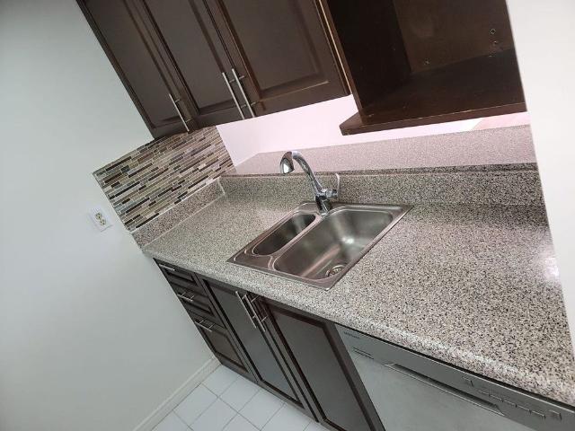 For Lease 7 Bishop Avenue Unit# 1606, Toronto, Ontario