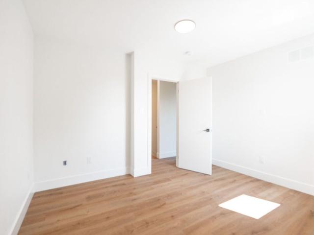 For Lease 7 Earnscliffe Road Unit# 6, Toronto, Ontario